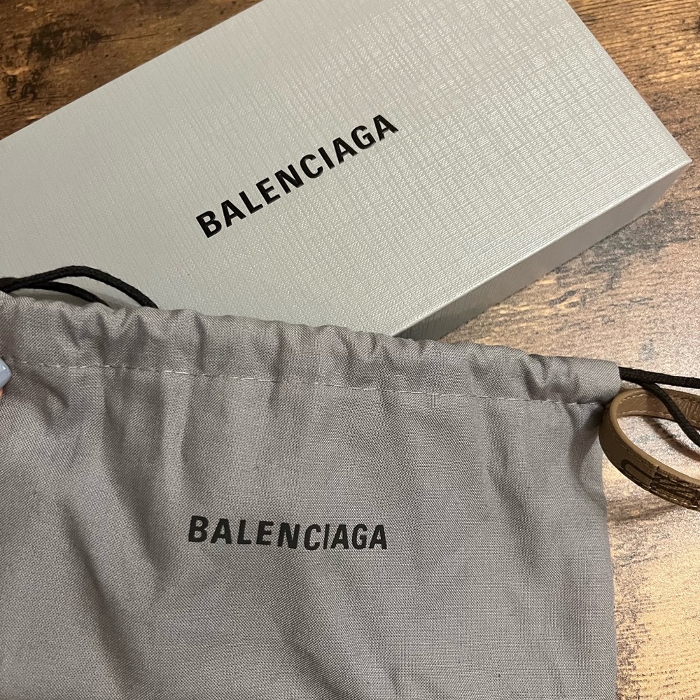 Balenciaga wallet and lanyard. Purchased Sept 2022 and have never used it - Picture 5 of 6